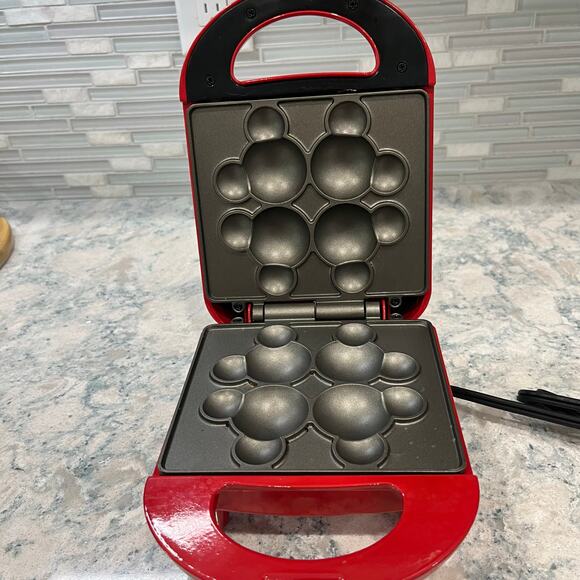 Disney Mickey Mouse Cake Pop Maker - Picture 4 of 4